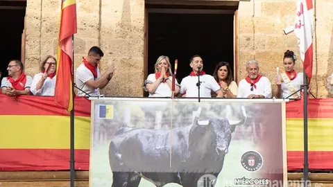 El alcalde en su discurso desde el balcón del Ayuntamiento de Benavente