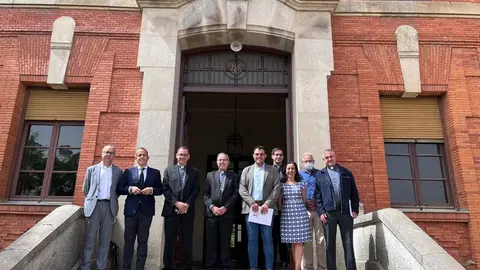 Foto de Familia tras la firma del acuerdo. Foto Rocío Gato