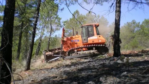 Bulldozer en la Sierra de la Culebra. Foto JCyL
