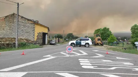 Fotografía de uno de los municipios desalojados por el incendio en Sierra de la Culebra. Fotografía: GC
