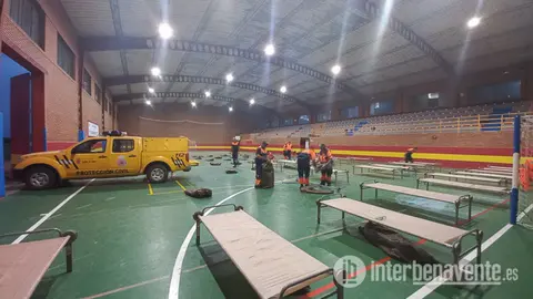 Uno de los pabellones habilitado los de Benavente para acoger a los evacuados del incendio de Sierra de la Culebra