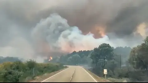 Las llamas continúan en la Sierra de la Culebra