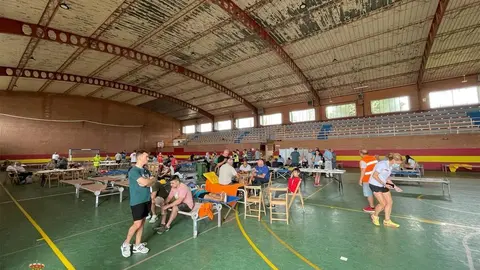 Pabellón en Benavente con los desalojados por el incendio en Sierra de la Culebra. Fotografía: Ayuntamiento de Benavente