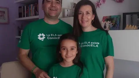 Anastasio con su mujer Maite y su hija Celia