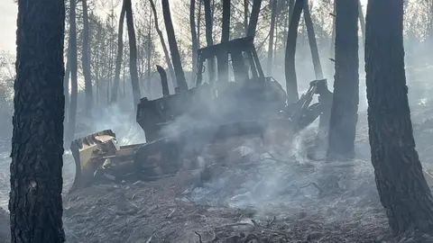 Máquina trabajando en la Sierra de la Culebra. Foto cedida