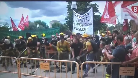 Manifestación de bomberos forestales en Valladolid. Foto TVCYL