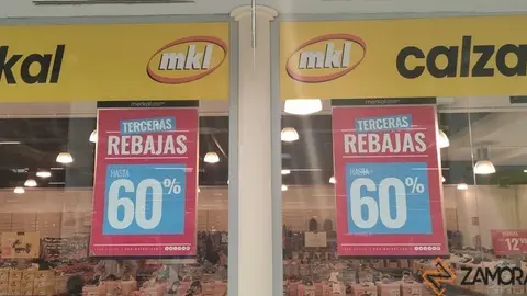 Rebajas en una de las tiendas del CC Valderaduey