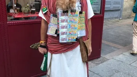 "San Pedro" vendiendo cupones de la ONCE