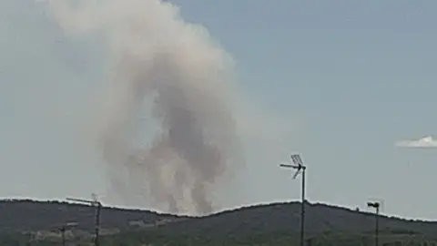 Columna de humo en Mozar