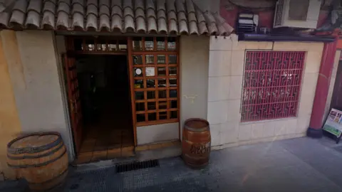 Vista del bar Aldres y el restaurante chino Shangai