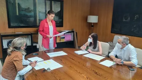 La delegada territorial preside la reunión con Tragsa