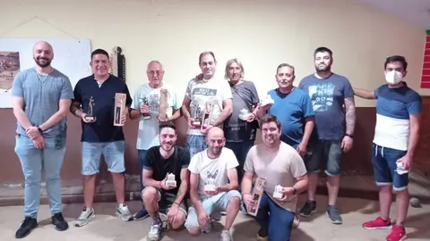 Participantes en el Billar Romano con el concejal de Deportes