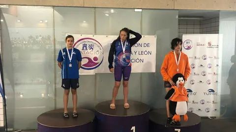 Podium CD Natación Castilla  Zamora en el Campeonato Territorial  Infantil de Verano