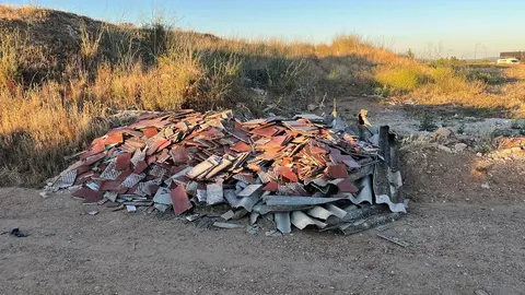 Escombrera de amianto en el camino Los Cascajos