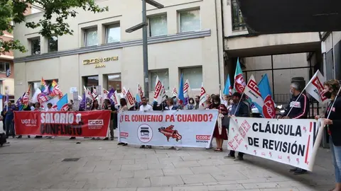 CCOO y UGT Zamora en la protesta contra la patronal CEOE CEPYME