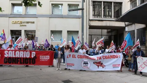 CCOO y UGT Zamora en la protesta contra la patronal CEOE CEPYME