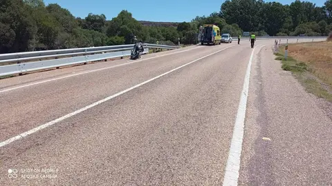 Un herido tras caer de su moto