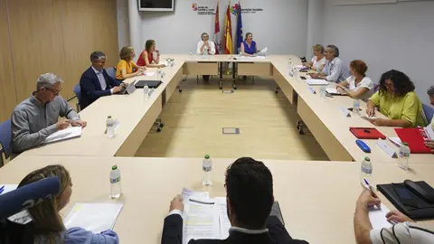 220220713+ISABEL+BLANCO+PRESIDE+LAS+MESAS+DEL+DIALOGO+SOCIAL+05