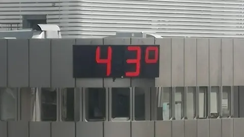 Termómetro situado en el edificio de la Delegación Territorial de la Junta