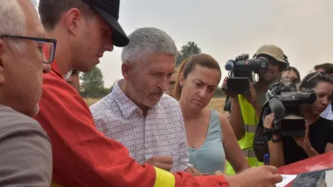 El ministro del interior, Fernando Grande-Marlaska, visita el fuego en Losacio_3