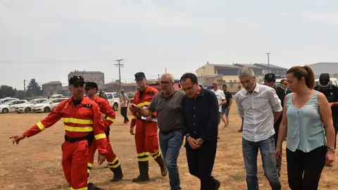 El ministro del interior, Fernando Grande-Marlaska, visita el fuego en Losacio_9