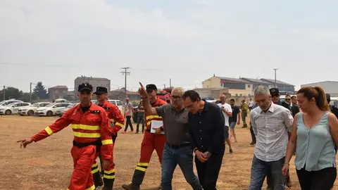 El ministro del interior, Fernando Grande-Marlaska, visita el fuego en Losacio_10