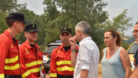 El ministro del interior, Fernando Grande-Marlaska, visita el fuego en Losacio_15