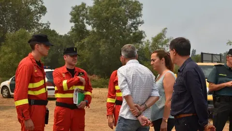 El ministro del interior, Fernando Grande-Marlaska, visita el fuego en Losacio_14