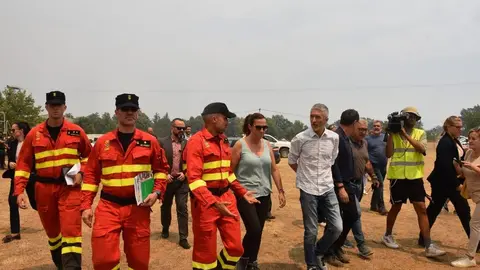 El ministro del interior, Fernando Grande-Marlaska, visita el fuego en Losacio_13