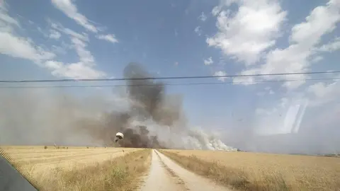 Incendio Villaseco del Pan vía @Zamora_Spain