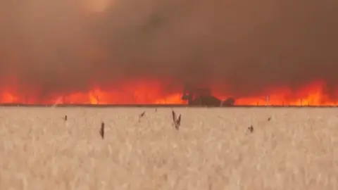 Bombero forestal herido grave en el incendio de Losacio. Fotografía: REUTERS