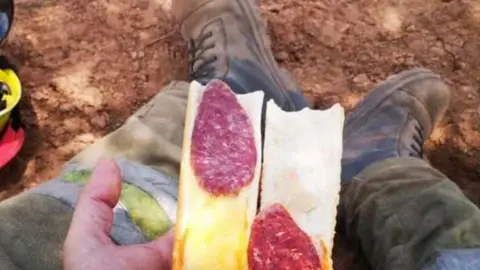 Bocadillo bomberos vía Twitter