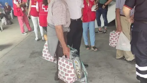 Requejo en Ifeza con los evacuados