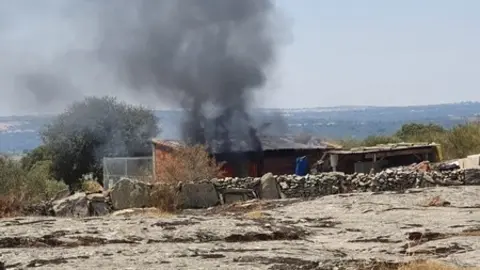 Columna de humo en Villalcampo. Foto cedida