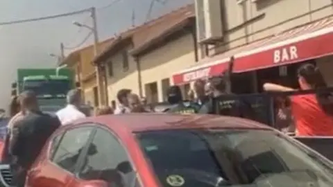 Vecinos de Pozuelo de Tábara increpan a la comitiva del ministro