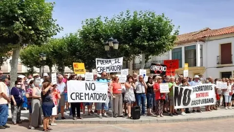 Manifestación contra el crematorio en Fuentesaúco
