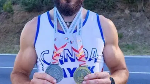 Javier Pedreruelo luce medalla