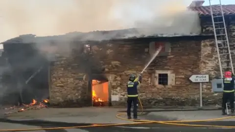 El incendio de Losacio alcanza el casco urbano