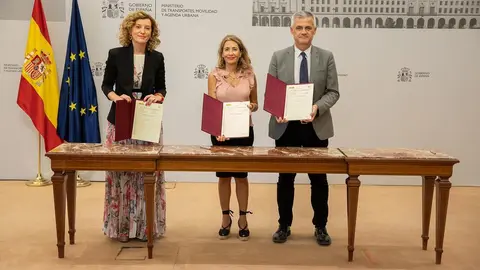 La Junta y el Gobierno formalizan el convenio para la ejecución del plan de vivienda 2022-2025 con una dotación de 101,6 millones de euros