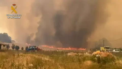 Momento del fuego originado en Sabinares de Arlanza. Fotografía: GC