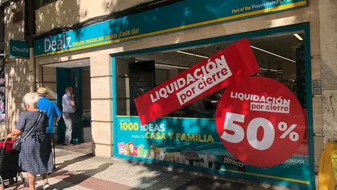Cartel de Liquidación de cierre en DEALZ