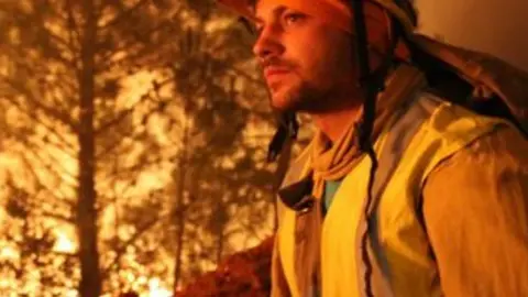 Imagen de archivo de un brigadista en un incendio. Foto infocyl.es