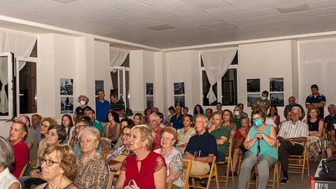 Presentación libro vía Interbenavente.es