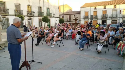 Jesús Villar durante el pregón para dar inicio a las actividades de La Mayuela en Bermillo. Fotografía: CEDIDA