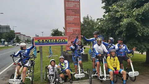 Ivan Bragado junto a miembros de la asociación Discamino. Fotografía: Interbenavente.es