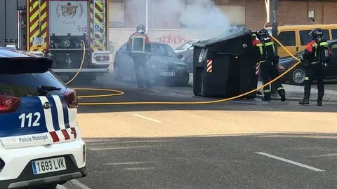 bomberos de Zamora apagan un contenedor