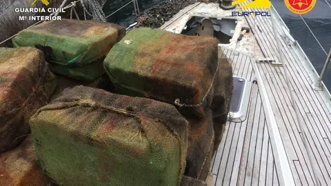 Fardos de cocaína intervenida. Fotografía: Guardia Civil