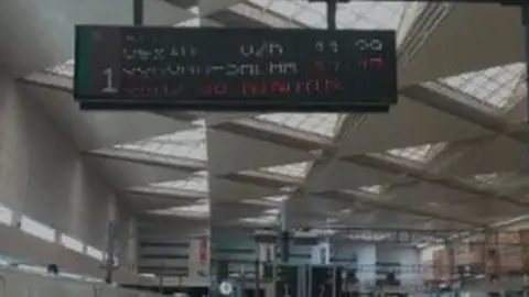 Pasajeros en la estación de tren de Zaragoza