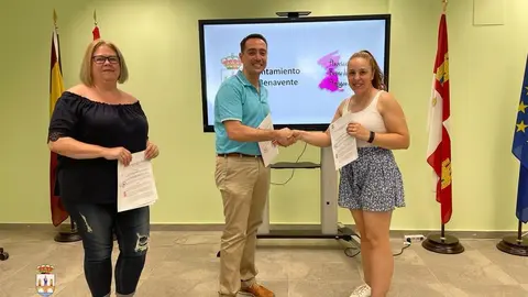 Forma convenio colaboración Ayuntamiento de Benavente y la asociación Arlafolk