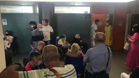 Pacientes en la sala de espera de Traumatología en Zamora